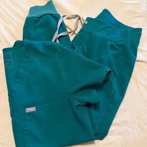 FIGS Hunter Green Catarina top + Zamora Jogger small petite Scrub Set